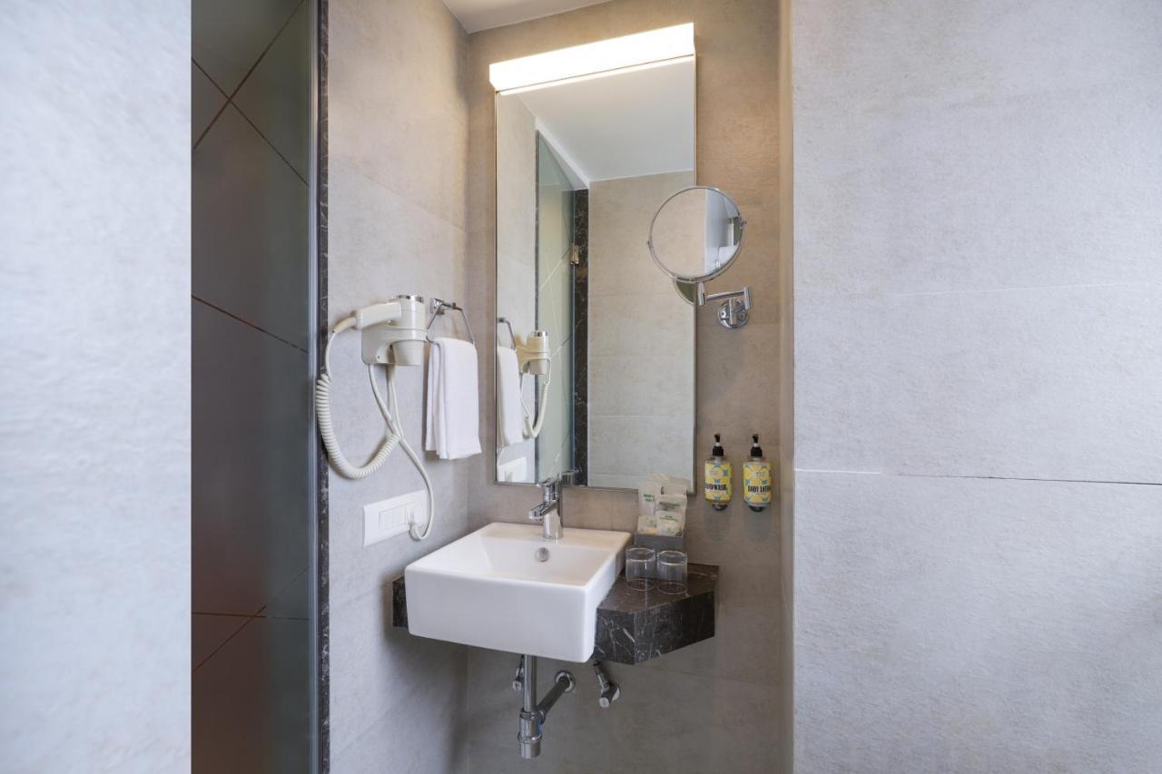 Lemon Tree Hotel, Kalina Bkc, Mumbai Bagian luar foto